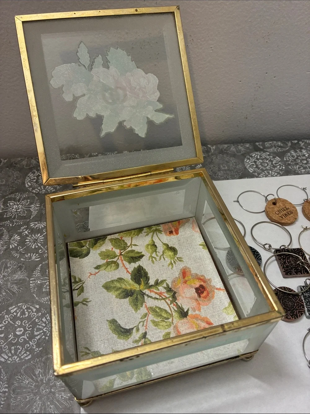 N/A glass trinket